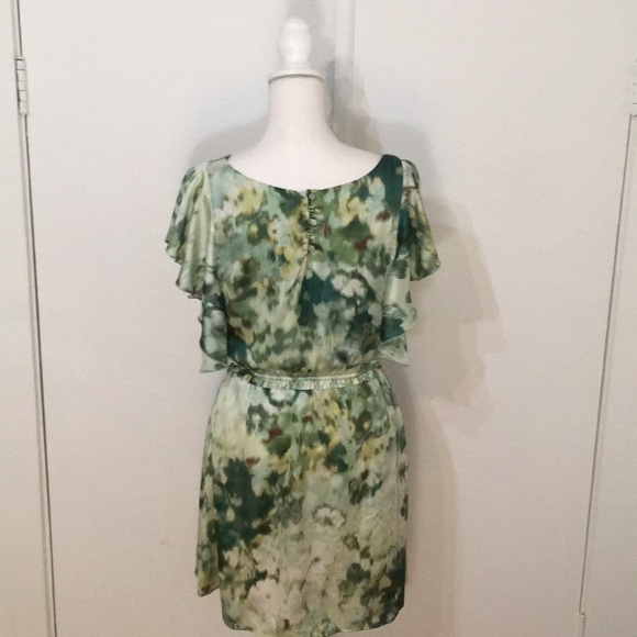 Green floral flutter sleeve dress - Picture 2 of 3